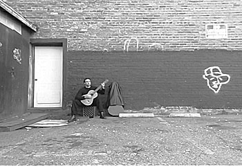 Jais Zinoun with Guitar