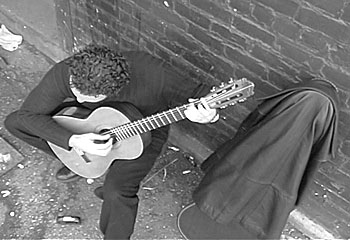 Jais Zinoun with Guitar